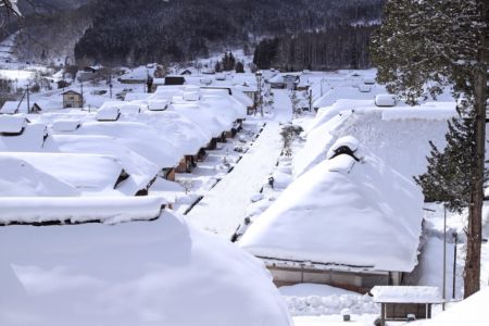 須藤稔(東京23)
「雪あがる(大内宿)」